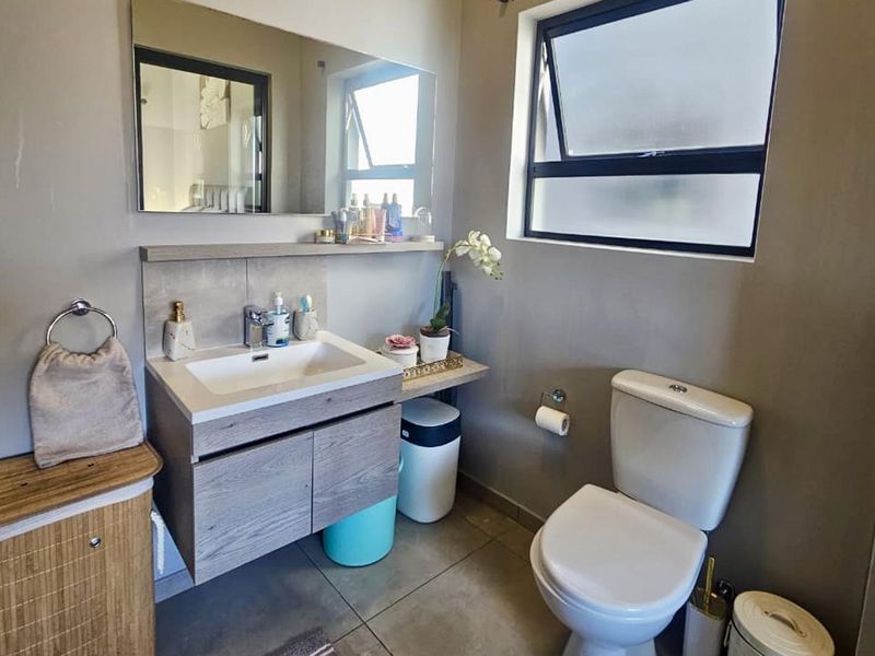A stunning apartment well located. Priced to go - Photo 10