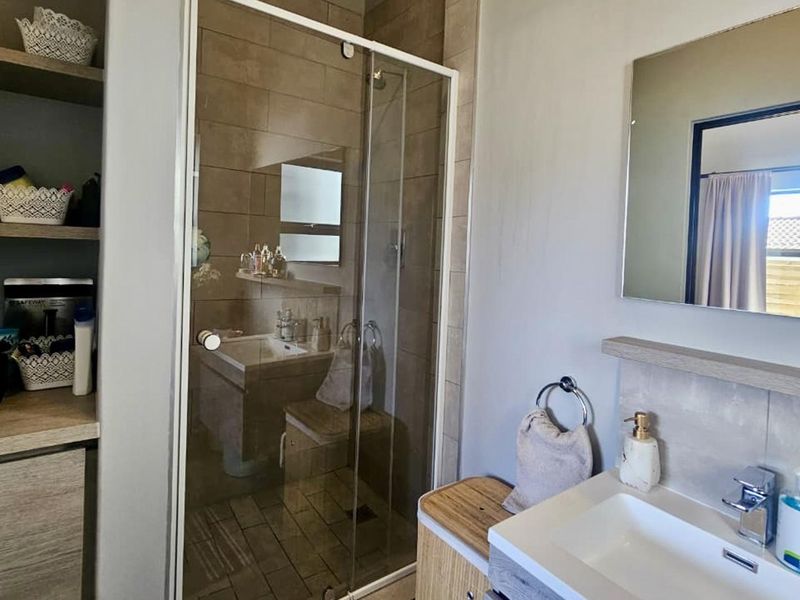 A stunning apartment well located. Priced to go - Photo 8