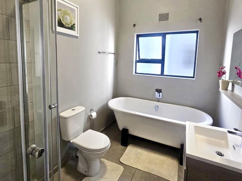 A stunning apartment well located. Priced to go - Photo 7