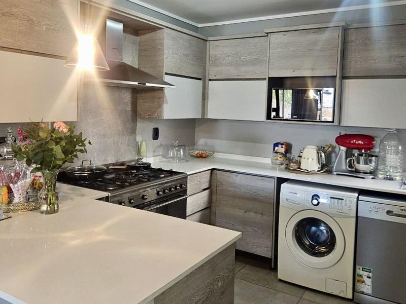 A stunning apartment well located. Priced to go - Photo 2