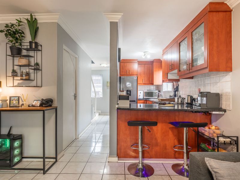 Duplex 2beds, 1.5 baths, garden, parking for sale in Parklands! - Photo 9