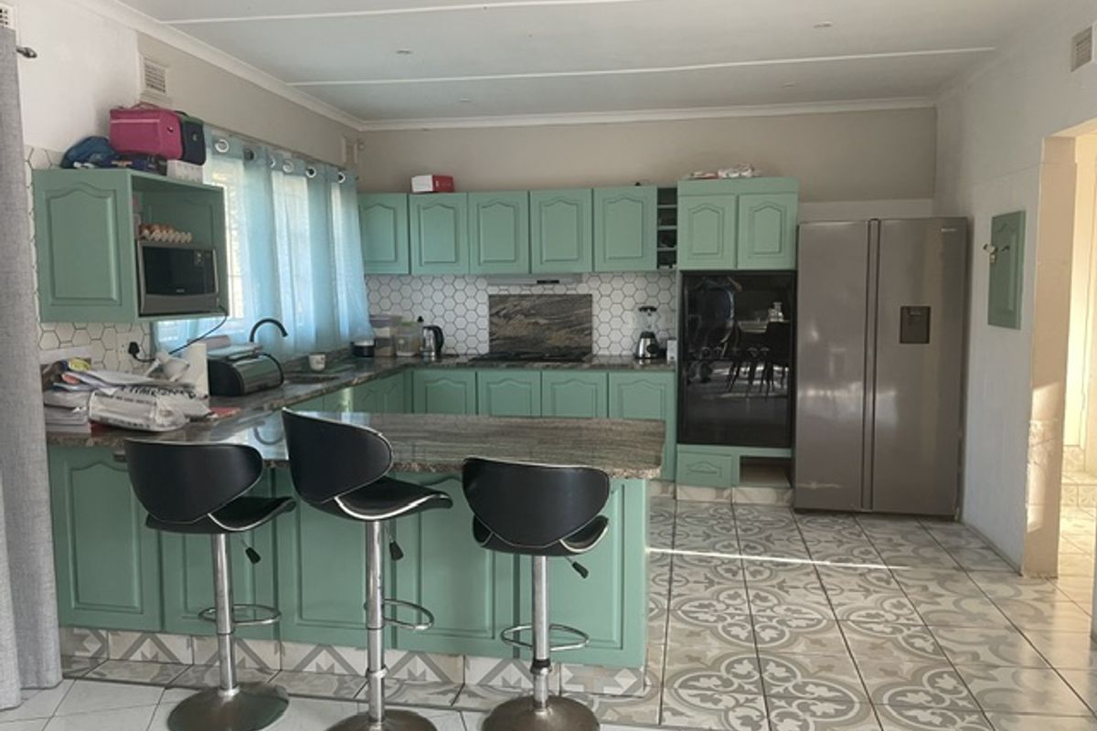 Spacious 3 Bedroom to Let - Photo 3