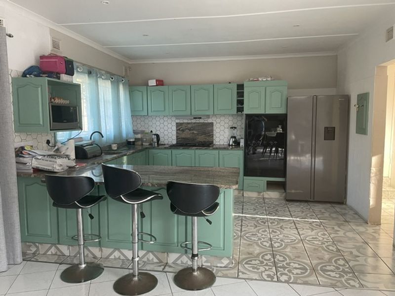 Spacious 3 Bedroom to Let - Photo 3