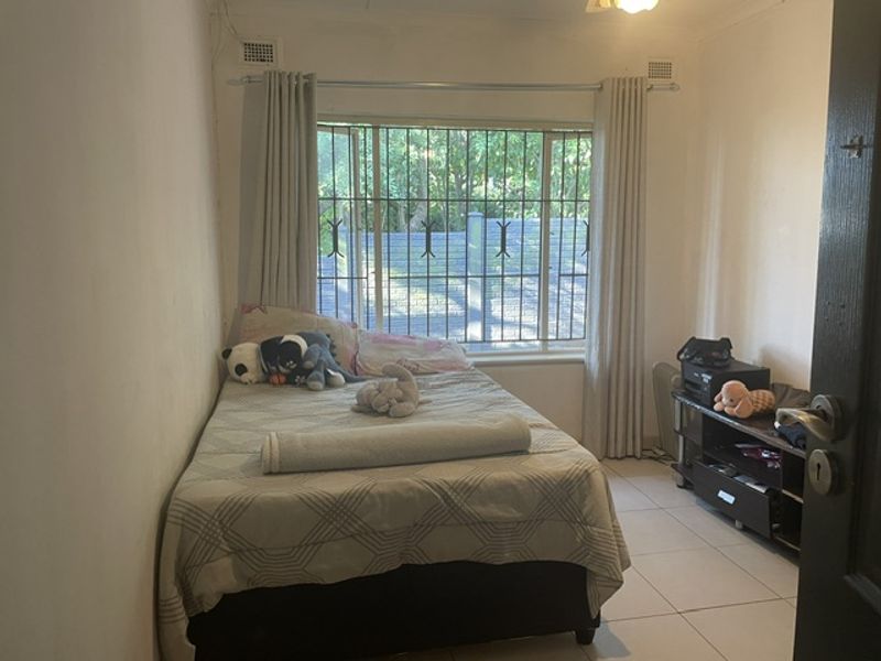 Spacious 3 Bedroom to Let - Photo 8