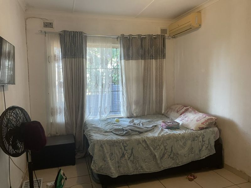 Spacious 3 Bedroom to Let - Photo 9