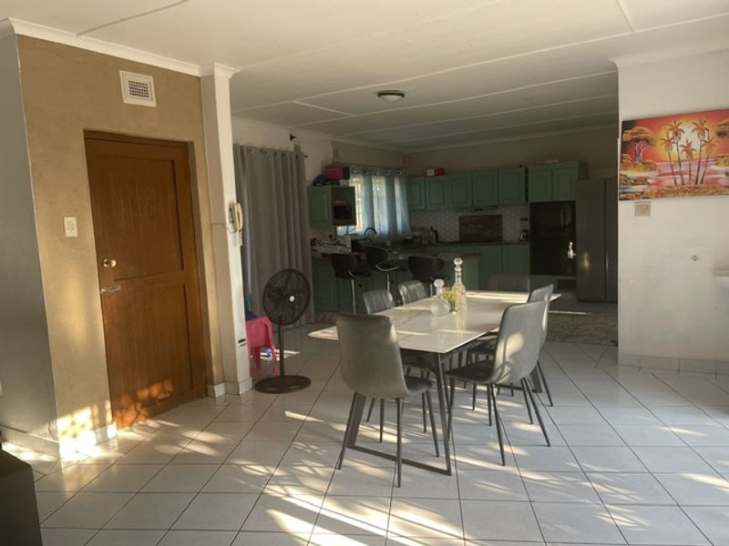 Spacious 3 Bedroom to Let - Photo 6