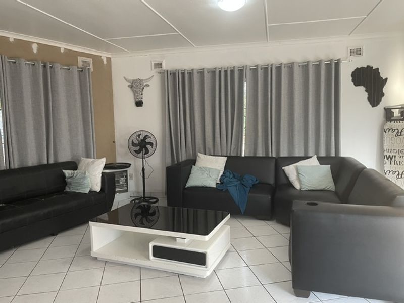 Spacious 3 Bedroom to Let - Photo 5