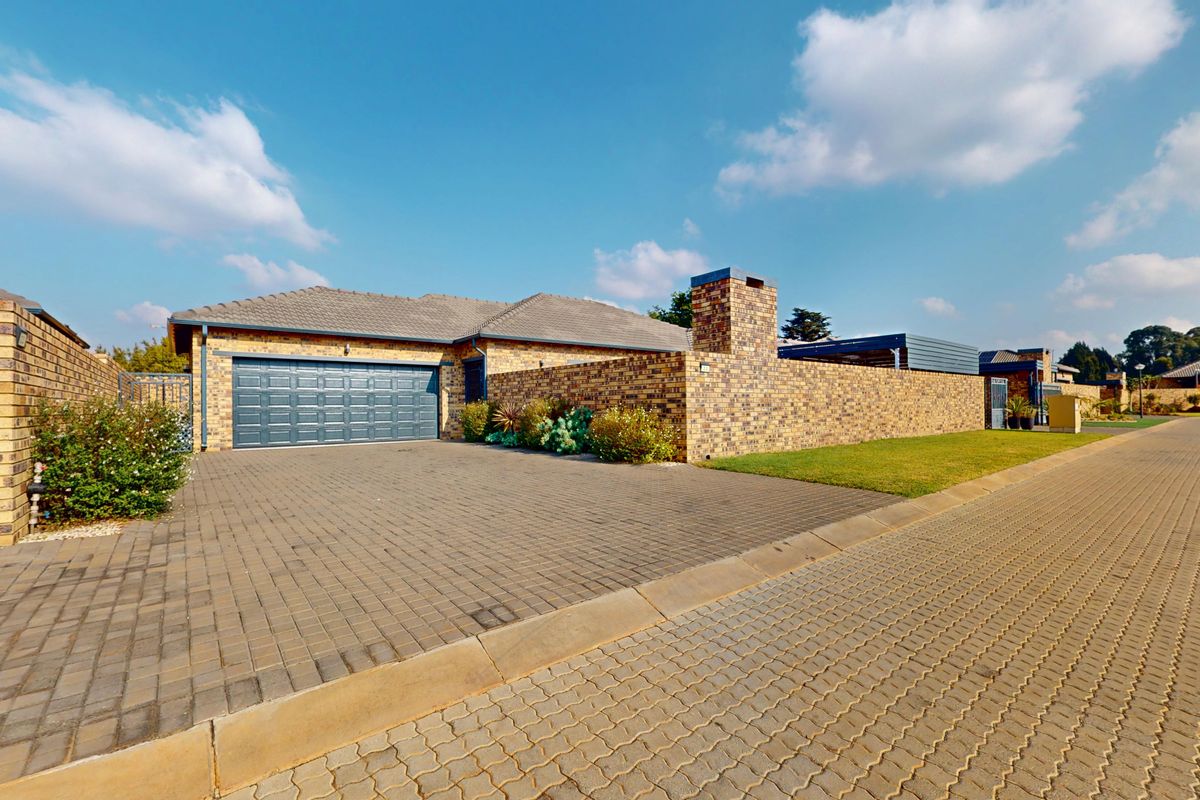 Ultra Modern Full Title Home Situated In Secure Complex! - Photo 3