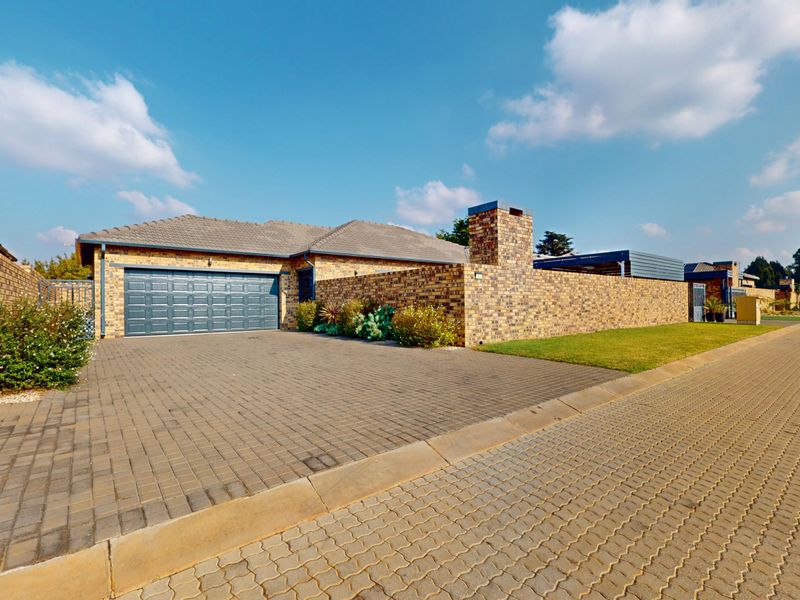 Ultra Modern Full Title Home Situated In Secure Complex! - Photo 3