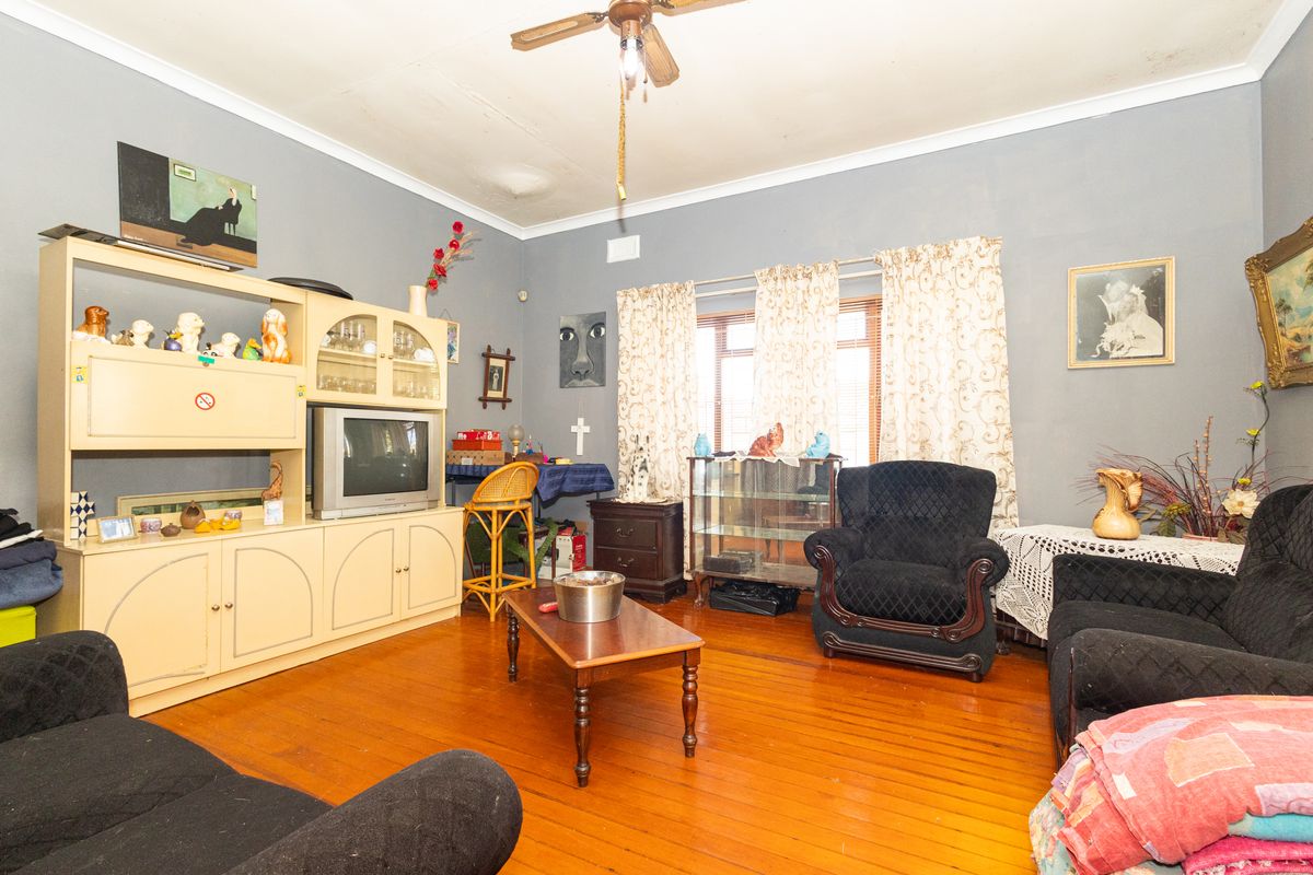 Top location.....this property is located in popular 10th Avenue Belmont Park in a very quiet area - Photo 3