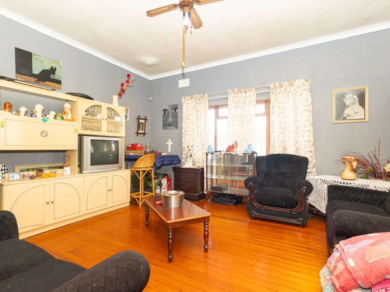 Top location.....this property is located in popular 10th Avenue Belmont Park in a very quiet area - Photo 3