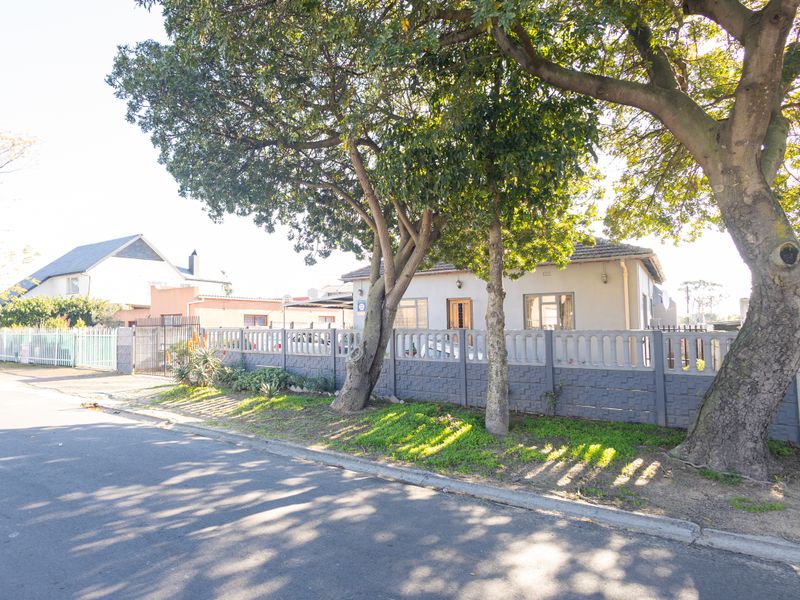 Top location.....this property is located in popular 10th Avenue Belmont Park in a very quiet area - Photo 2