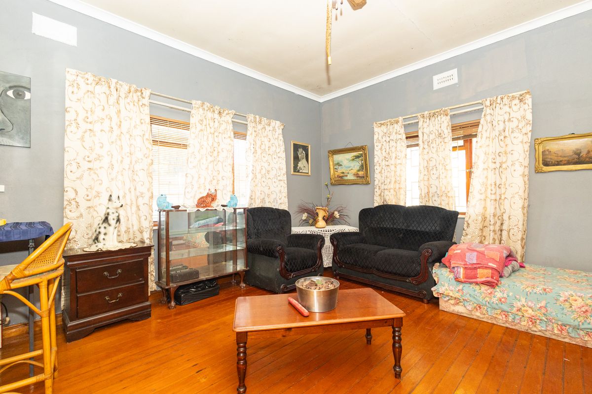 Top location.....this property is located in popular 10th Avenue Belmont Park in a very quiet area - Photo 5