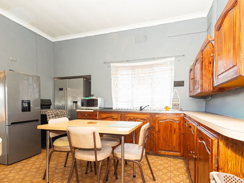 Top location.....this property is located in popular 10th Avenue Belmont Park in a very quiet area - Photo 8