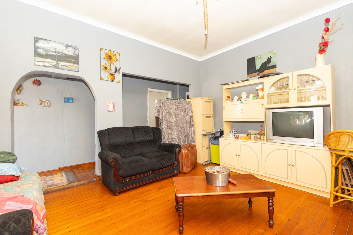 Top location.....this property is located in popular 10th Avenue Belmont Park in a very quiet area - Photo 4