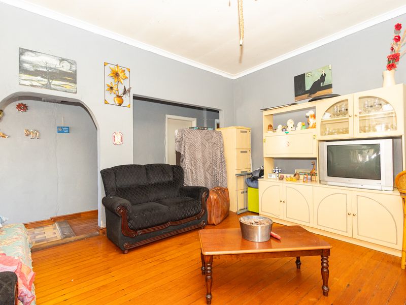 Top location.....this property is located in popular 10th Avenue Belmont Park in a very quiet area - Photo 4
