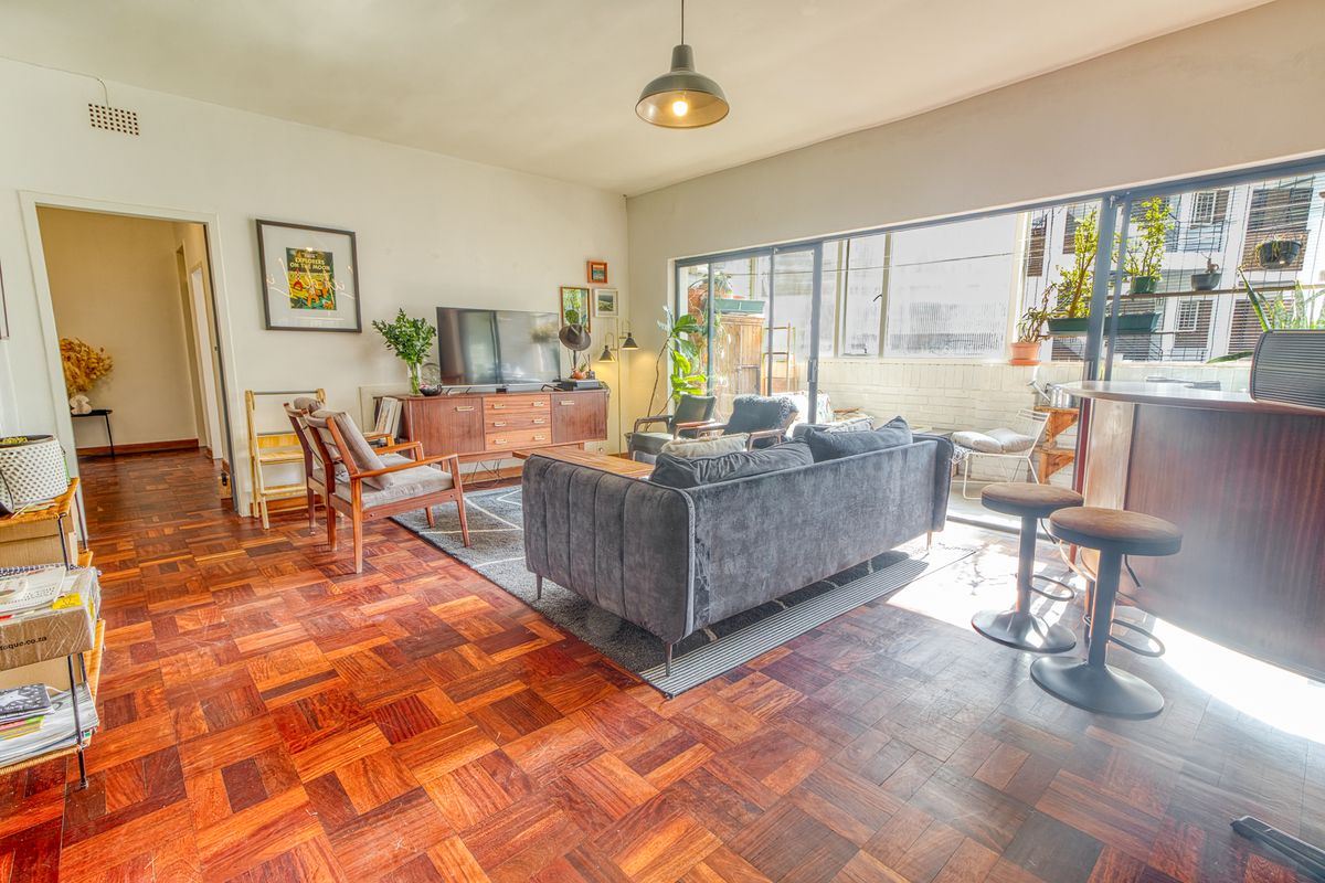 Stylish City Living in Exceptional Location! - Photo 3