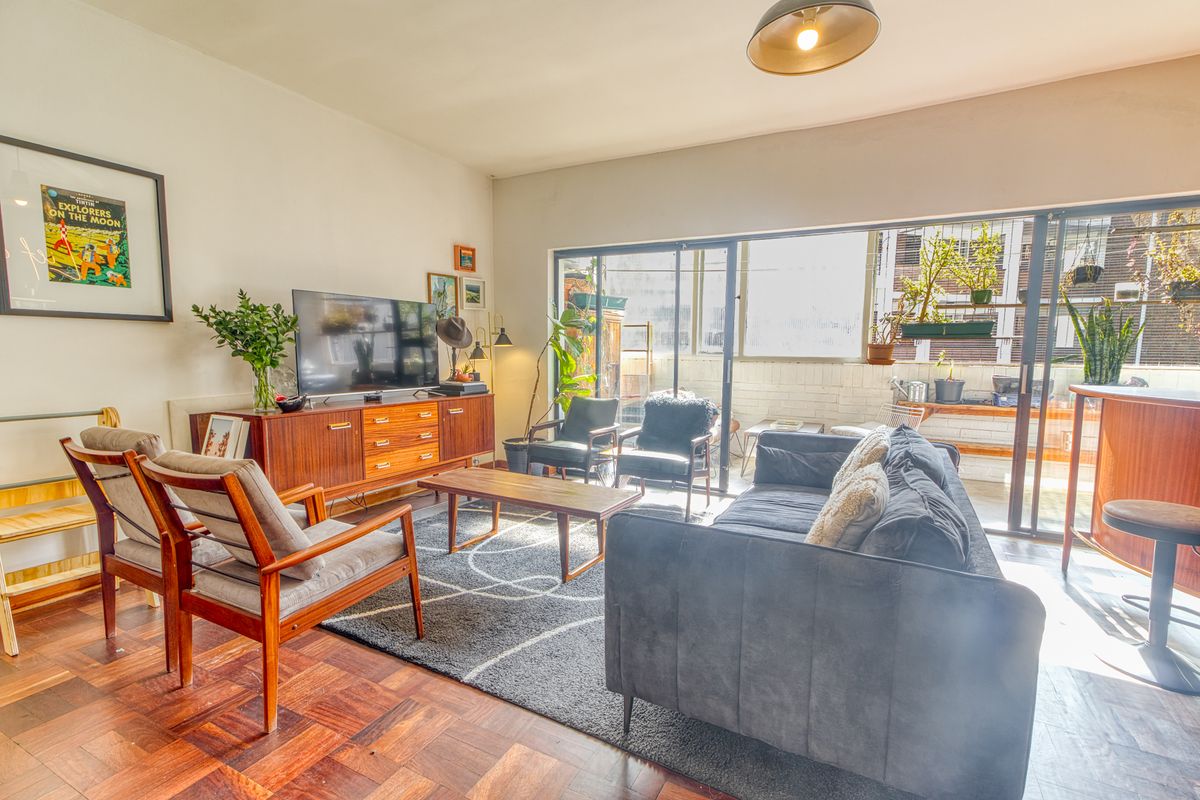 Stylish City Living in Exceptional Location! - Photo 5