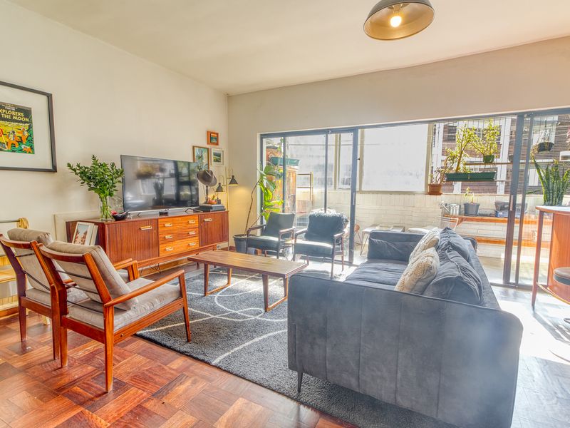 Stylish City Living in Exceptional Location! - Photo 5