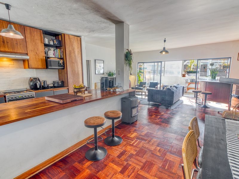 Stylish City Living in Exceptional Location! - Photo 1