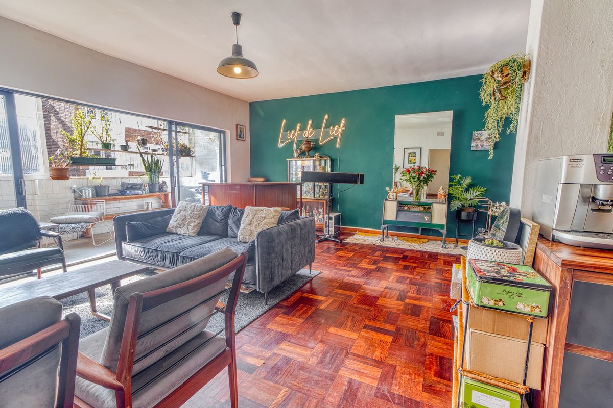 Stylish City Living in Exceptional Location! - Photo 4