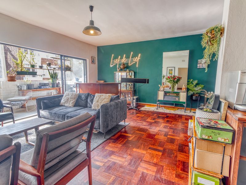 Stylish City Living in Exceptional Location! - Photo 4