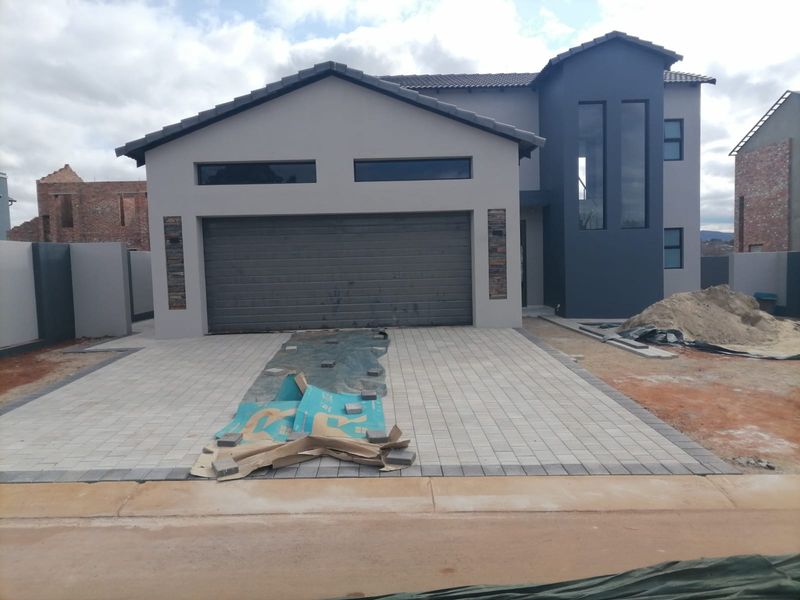 THREE BEDROOM TWO BATHROOM AND DOUBLE GARAGE IN DU VIN ESTATE RASLOUW(CENTURION) - Photo 4