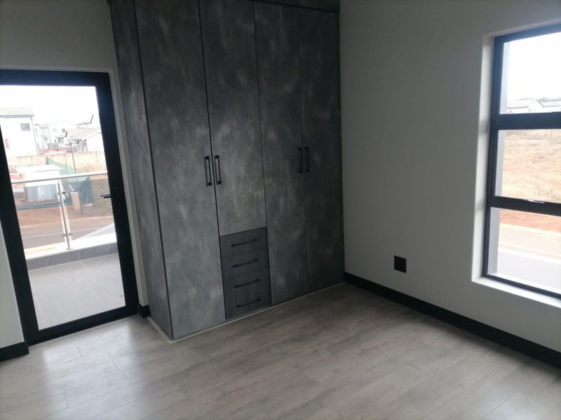 THREE BEDROOM TWO BATHROOM AND DOUBLE GARAGE IN DU VIN ESTATE RASLOUW(CENTURION) - Photo 9