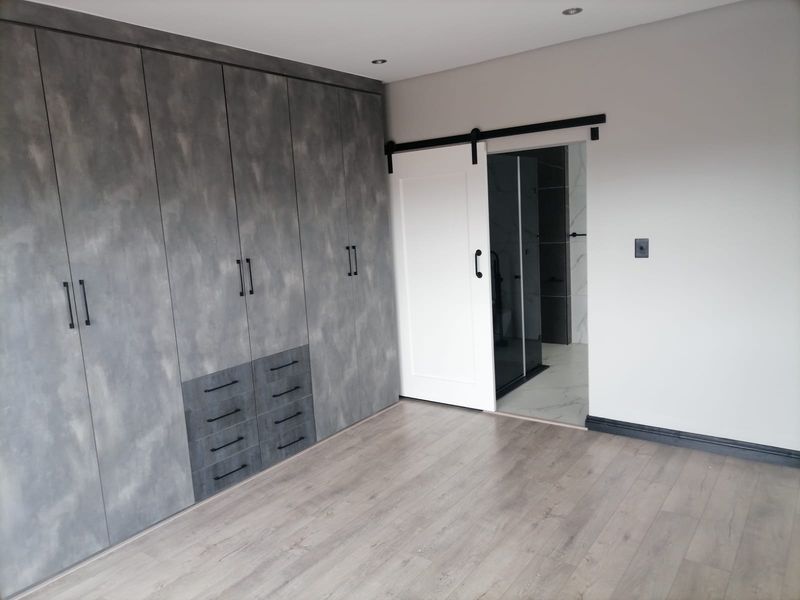 THREE BEDROOM TWO BATHROOM AND DOUBLE GARAGE IN DU VIN ESTATE RASLOUW(CENTURION) - Photo 7