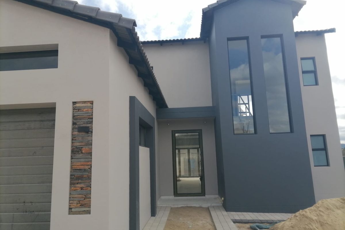 THREE BEDROOM TWO BATHROOM AND DOUBLE GARAGE IN DU VIN ESTATE RASLOUW(CENTURION) - Photo 5