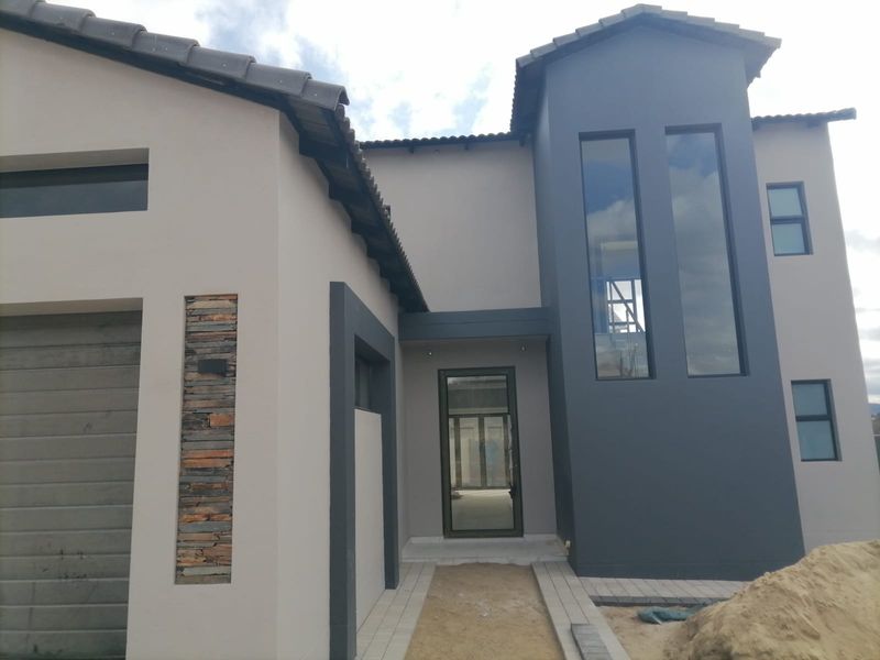 THREE BEDROOM TWO BATHROOM AND DOUBLE GARAGE IN DU VIN ESTATE RASLOUW(CENTURION) - Photo 5