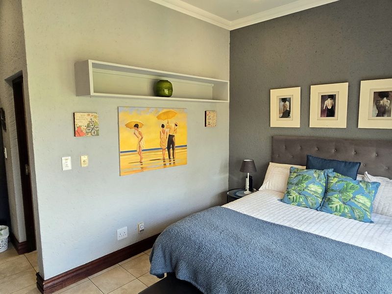 Luxury Living - 6 Bedrooms & ensuites with beautiful views in White River Country Estate - Photo 8