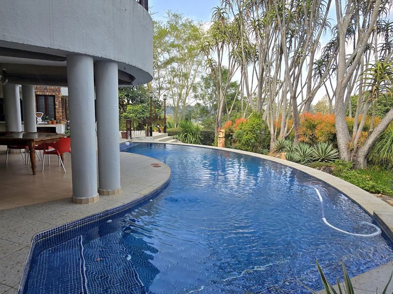 Luxury Living - 6 Bedrooms & ensuites with beautiful views in White River Country Estate - Photo 3