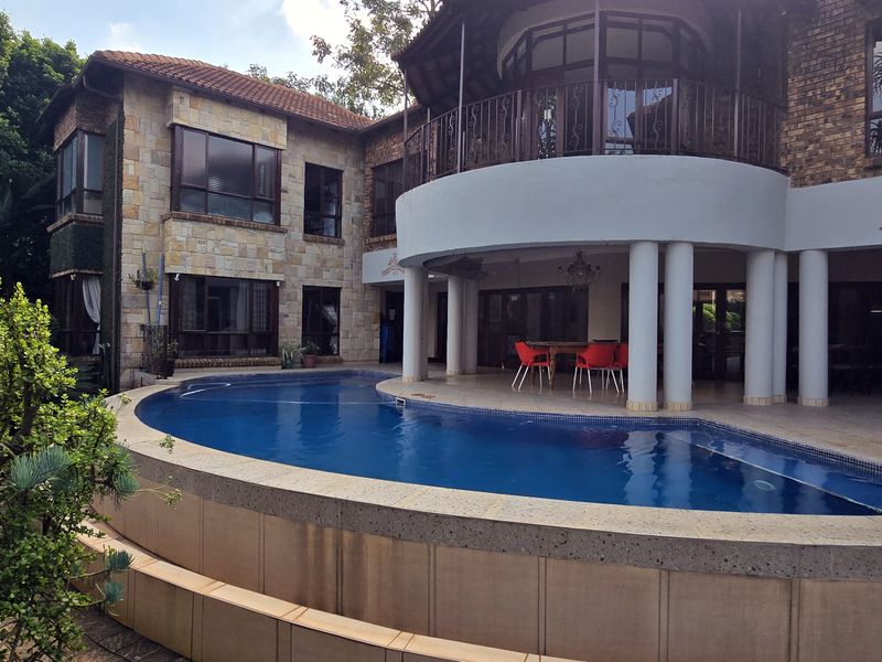 Luxury Living - 6 Bedrooms & ensuites with beautiful views in White River Country Estate - Photo 5