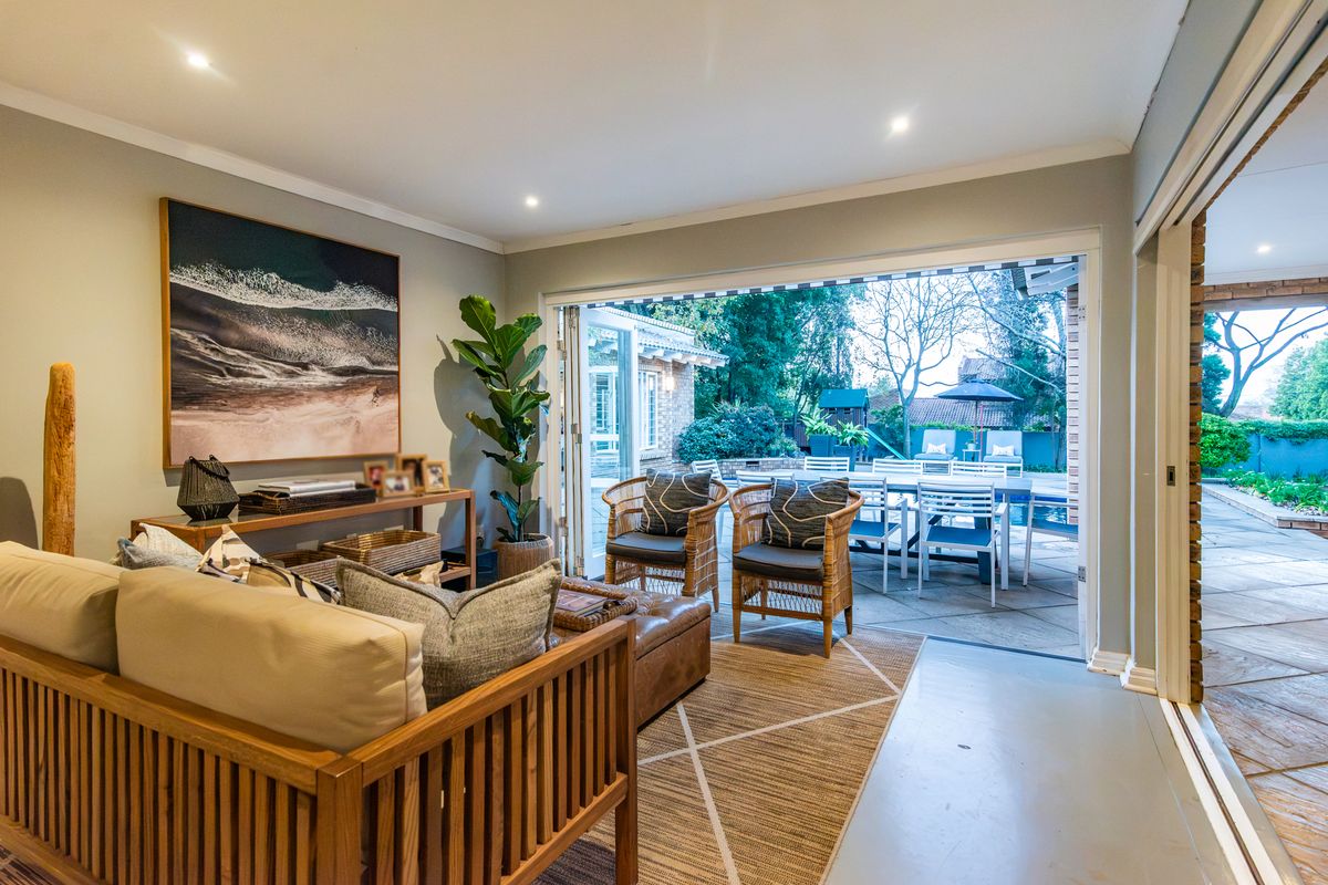 Timeless Elegance Meets Modern Comfort - Photo 3