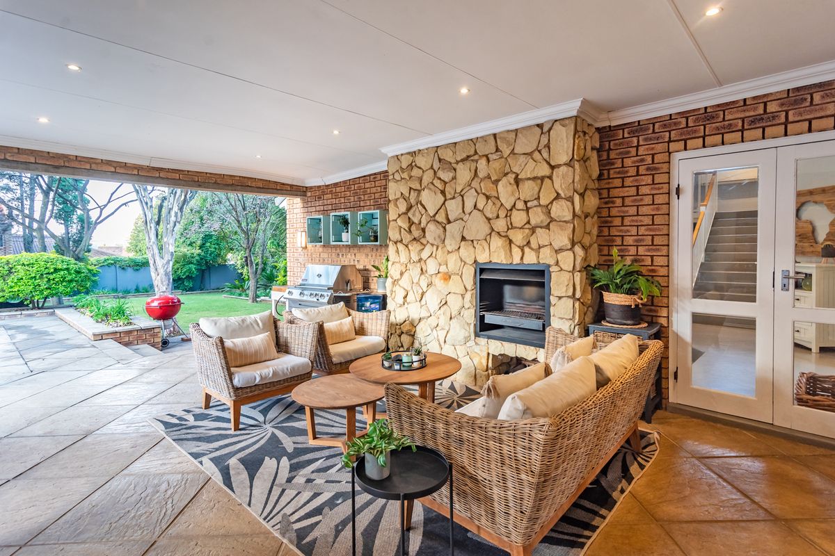 Timeless Elegance Meets Modern Comfort - Photo 5