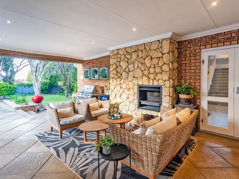 Timeless Elegance Meets Modern Comfort - Photo 5