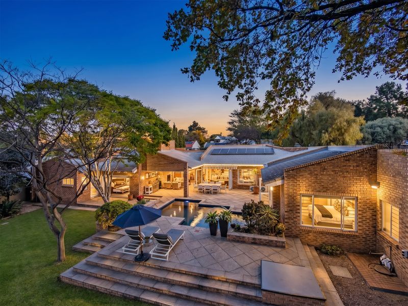Timeless Elegance Meets Modern Comfort - Photo 1
