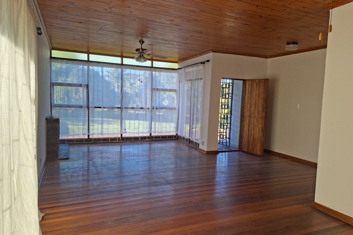 Spacious 4-Bedroom Family Home - Photo 3