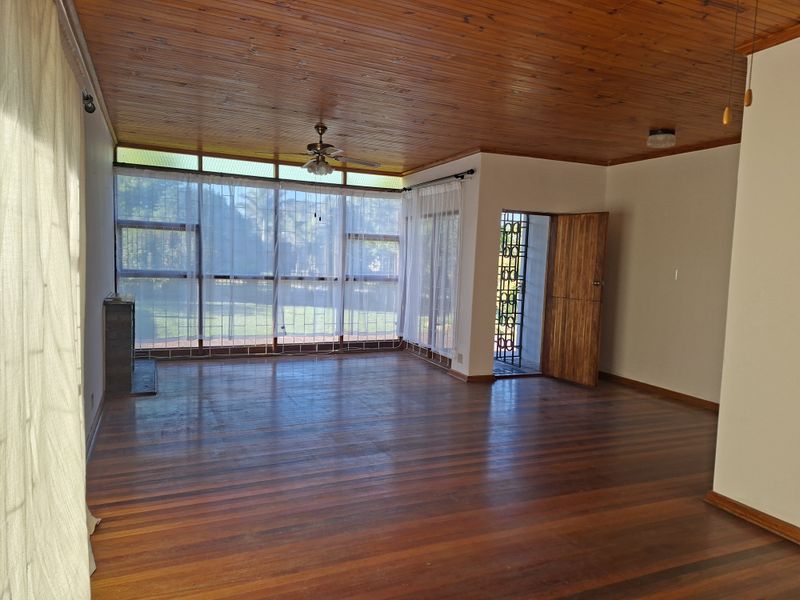 Spacious 4-Bedroom Family Home - Photo 3
