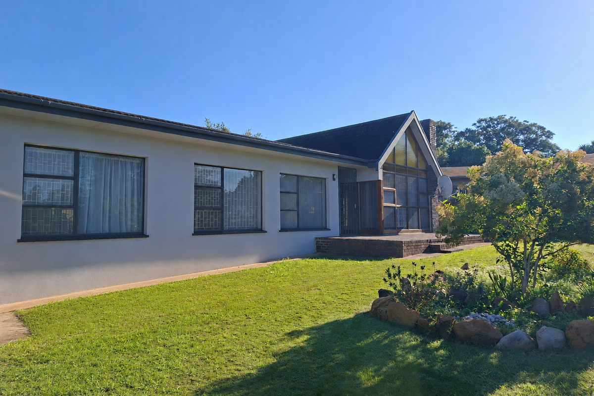 Spacious 4-Bedroom Family Home - Photo 2