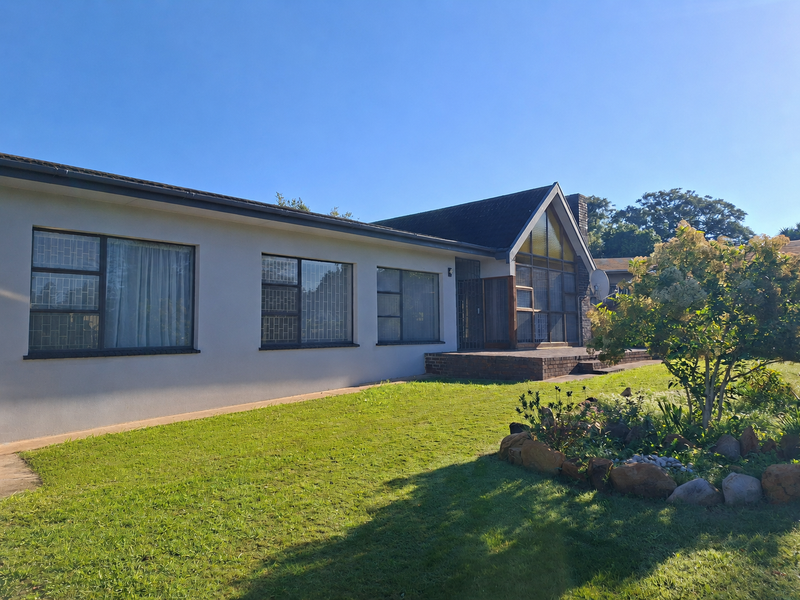 Spacious 4-Bedroom Family Home - Photo 2
