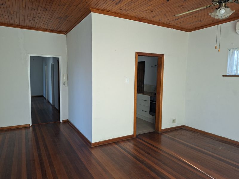 Spacious 4-Bedroom Family Home - Photo 9