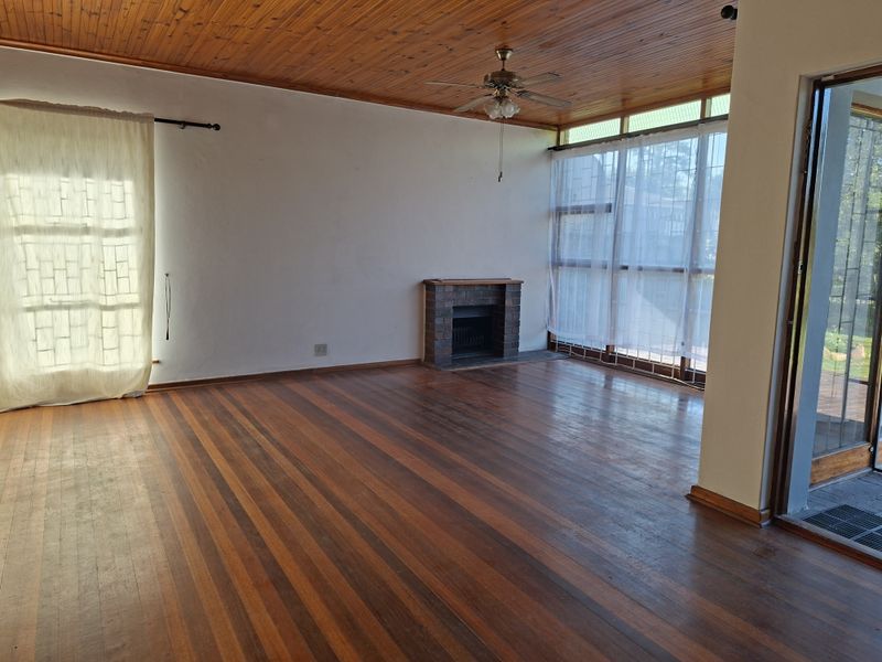 Spacious 4-Bedroom Family Home - Photo 7