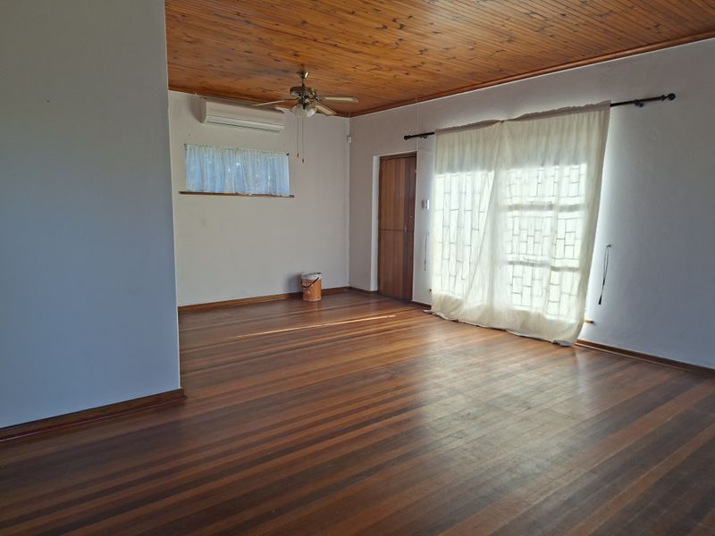 Spacious 4-Bedroom Family Home - Photo 6