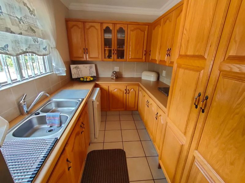 Upmarket Townhouse in Safe Complex for sale in Parys - Photo 8