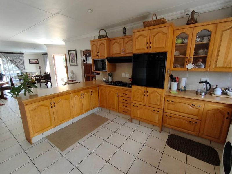 Upmarket Townhouse in Safe Complex for sale in Parys - Photo 7