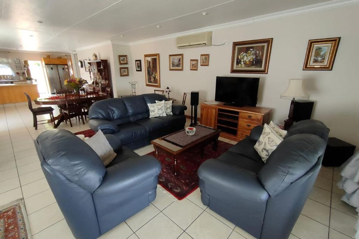 Upmarket Townhouse in Safe Complex for sale in Parys - Photo 4