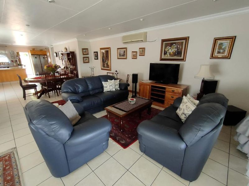 Upmarket Townhouse in Safe Complex for sale in Parys - Photo 4