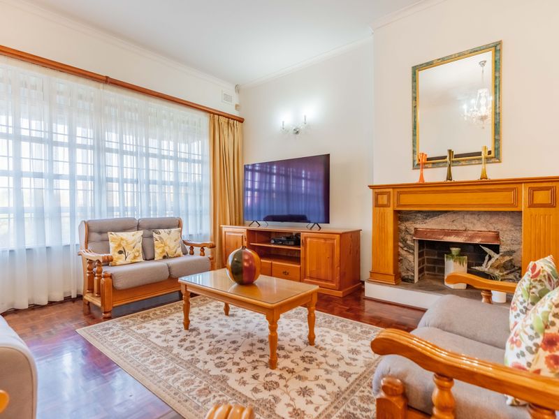 Modern Non Distressed Auction: Lets Tick Your Boxes - Immaculate Home in Atholl Heights - Photo 10